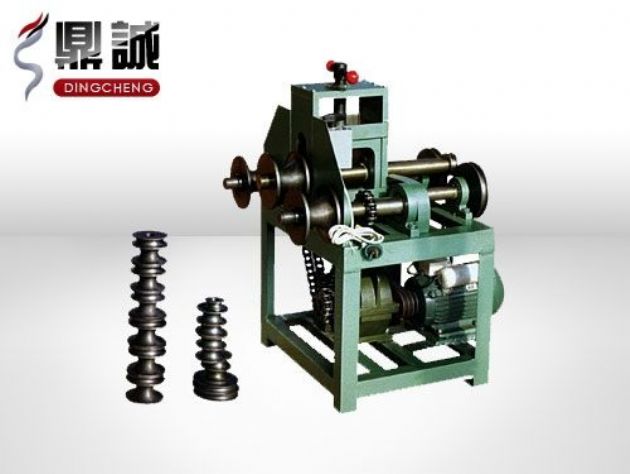 點擊查看詳細信息<br>標題：立式多功能滾動式彎管機 閱讀次數(shù)：4935