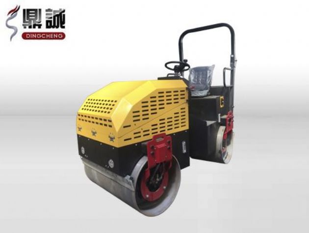 點(diǎn)擊查看詳細(xì)信息<br>標(biāo)題：2.5噸全液壓座駕式振動(dòng)壓路機(jī) 閱讀次數(shù)：13325